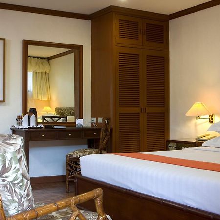 Oasis Hotel Angeles Esterno foto