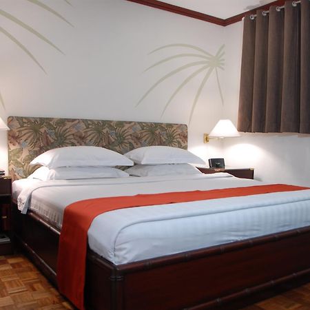 Oasis Hotel Angeles Esterno foto