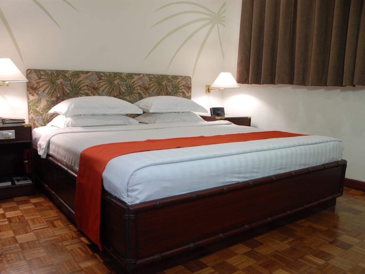 Oasis Hotel Angeles Esterno foto