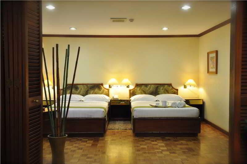 Oasis Hotel Angeles Esterno foto