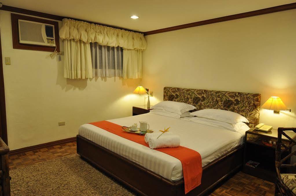 Oasis Hotel Angeles Esterno foto
