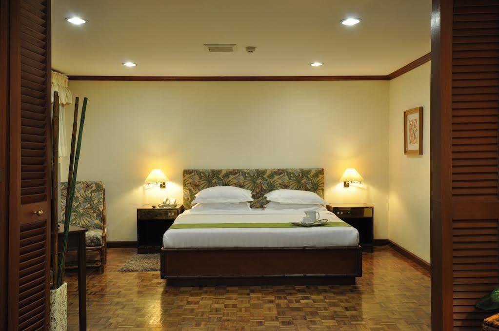 Oasis Hotel Angeles Esterno foto