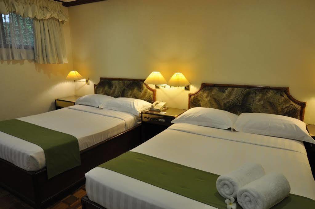 Oasis Hotel Angeles Esterno foto