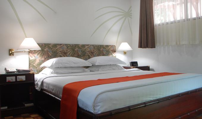 Oasis Hotel Angeles Esterno foto