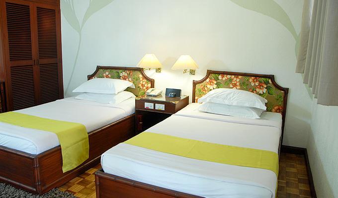 Oasis Hotel Angeles Esterno foto