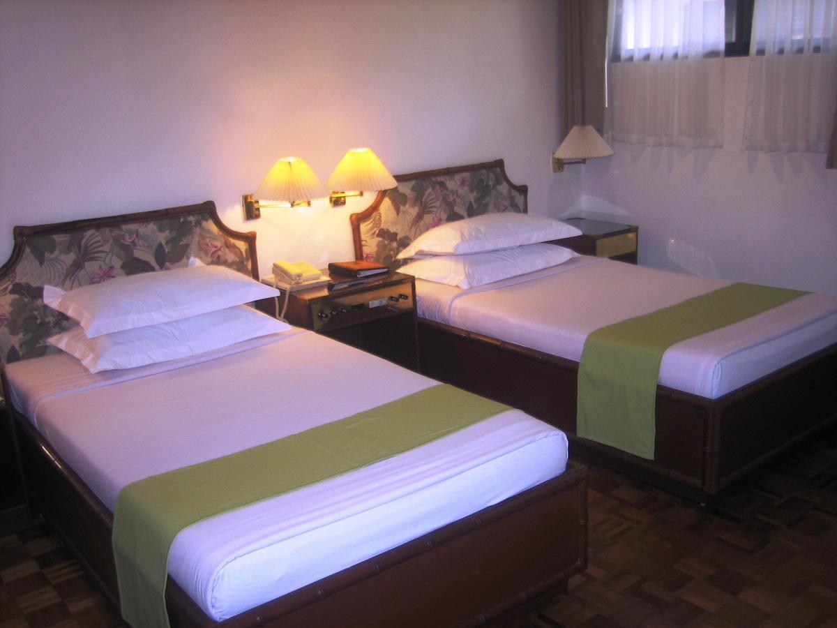Oasis Hotel Angeles Esterno foto