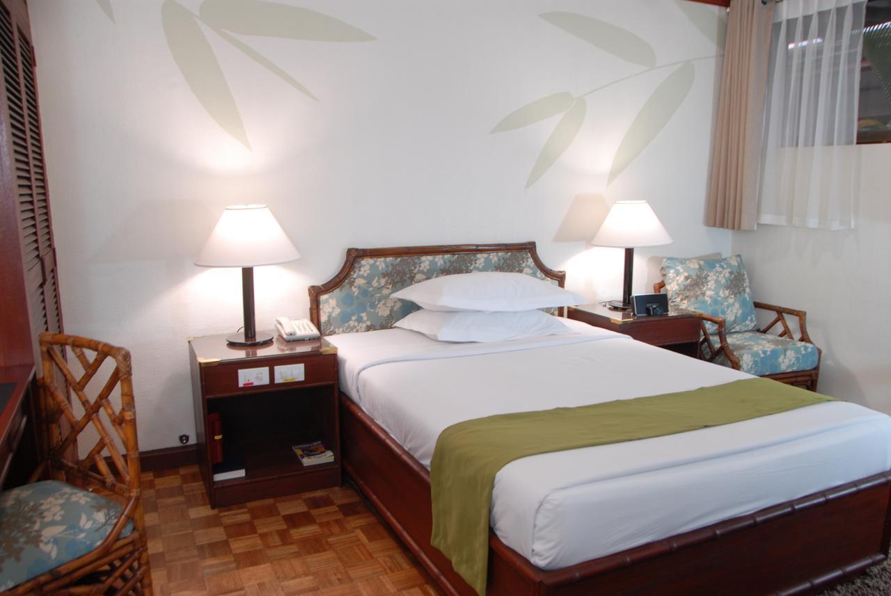 Oasis Hotel Angeles Esterno foto