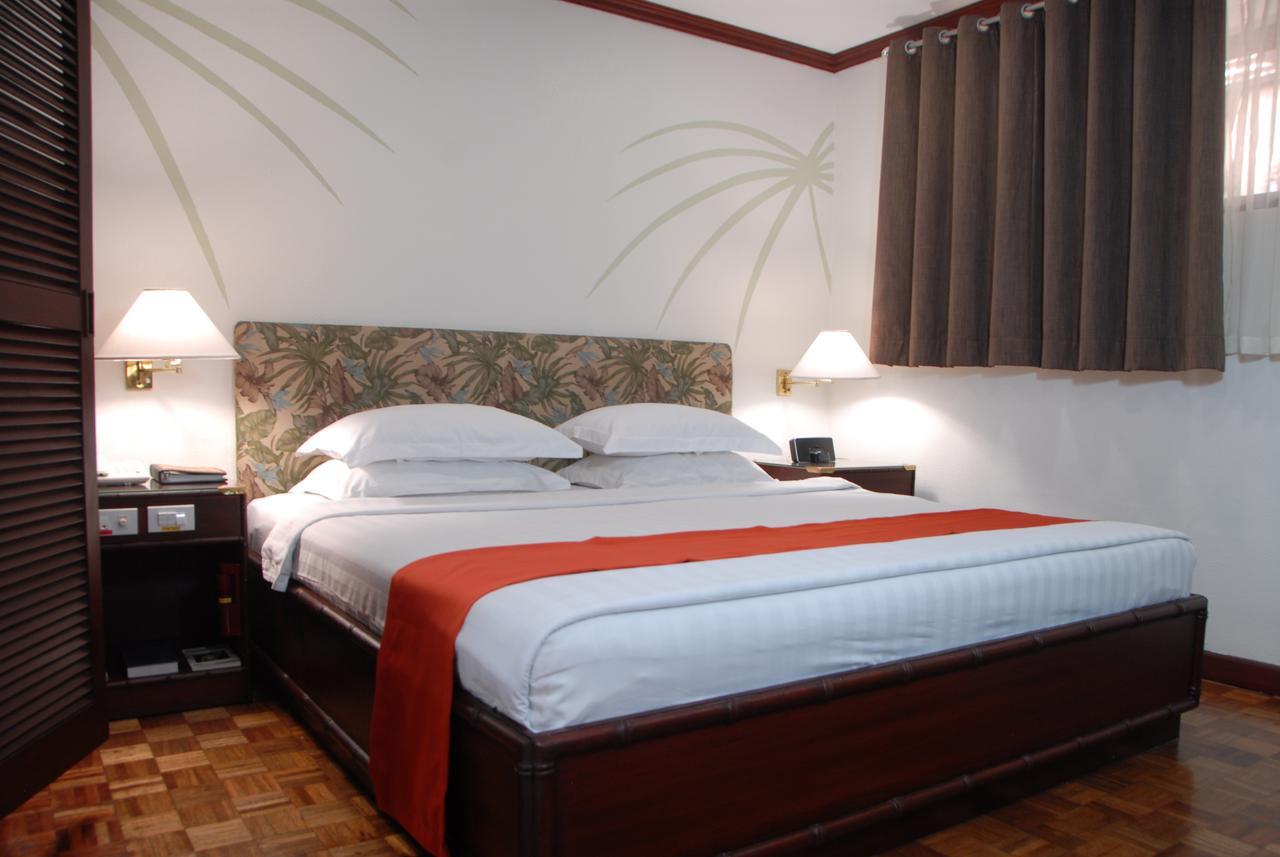 Oasis Hotel Angeles Esterno foto