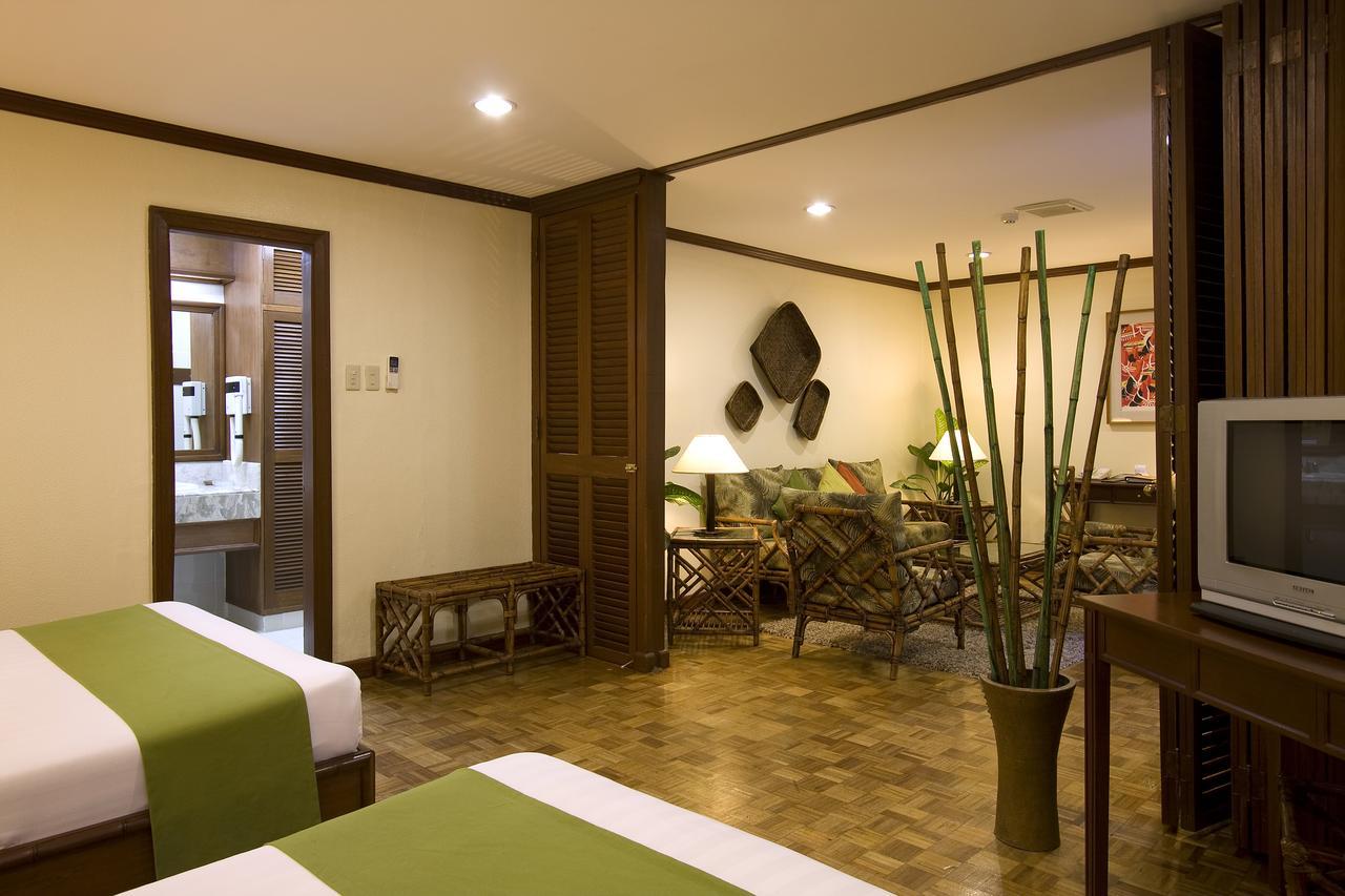 Oasis Hotel Angeles Esterno foto